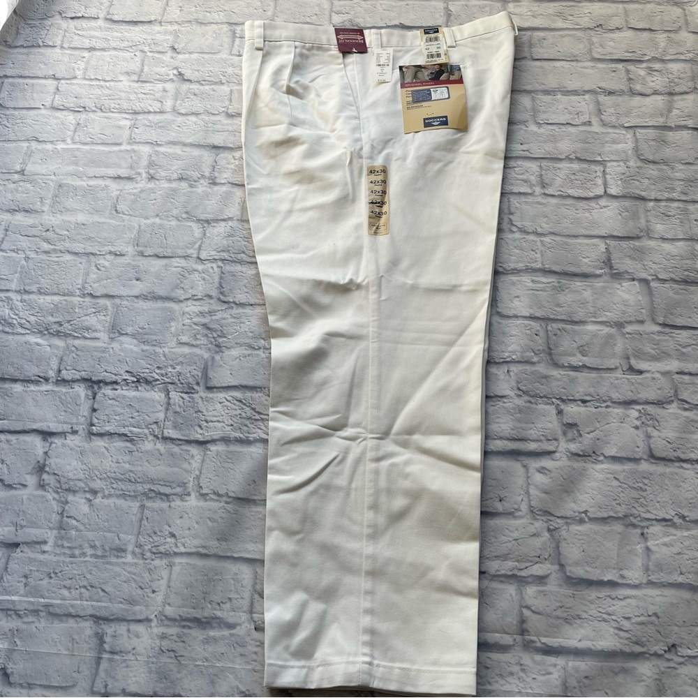 New Dockers Khaki Pants